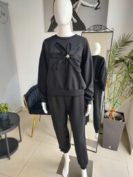 Masełkowy dres z kwiatkiem - czarny One size