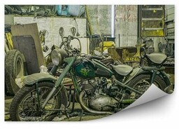Stary retro motocykl w warsztacie Fototapeta na ścianę