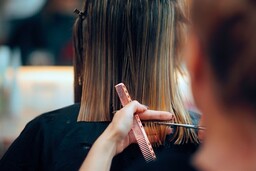 Profesjonalne strzyżenie damskie w Piasecznie odśwież fryzurę
