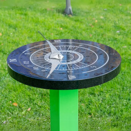 Naukowe place zabaw - Zegar słoneczny