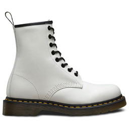 Buty do kostki marki Dr Martens model 1460.