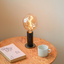 Lampa stołowa Tala Knuckle, przezroczysta żarówka globe kulista,