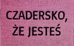 Różowa wycieraczka kokosowa z napisem "Czadersko, że jesteś"