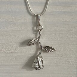 Pakamera Róża, różyczka, naszyjnik ze srebra 925