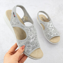 Sandały damskie na podwyższeniu elastyczne w kwiaty szare