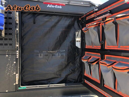 Moskitiera Alu-Cab na tylne drzwi do Canopy Camper