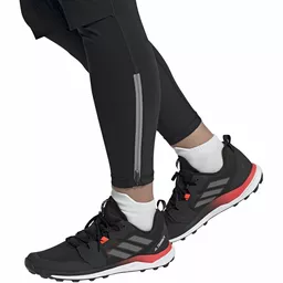 Buty Adidas Agravic Terrex czarne prezentacja na nogach Buty Adidas Agravic Terrex czarne prezentacja na nogach
