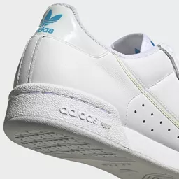 Buty damskie Adidas Continental 80 białe zbliżenie na cholewkę Buty damskie Adidas Continental 80 białe zbliżenie na cholewkę