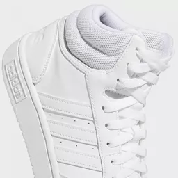 Buty Adidas Hoops damskie białe widok od góry na cholewkę Buty Adidas Hoops damskie białe widok od góry na cholewkę