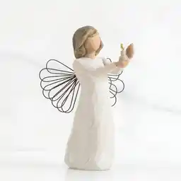 Piękna, drewniana figurka anioła ze świecą to doskonały pomysł na prezent Piękna, drewniana figurka anioła ze świecą to doskonały pomysł na prezent