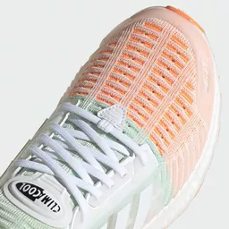 Buty damskie Adidas Ultraboost w różnych kolorach widok od góry na czubek buta