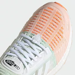 Buty damskie Adidas Ultraboost w różnych kolorach widok od góry na czubek buta Buty damskie Adidas Ultraboost w różnych kolorach widok od góry na czubek buta