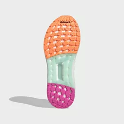 Buty damskie Adidas Ultraboost w różnych kolorach widok na podeszwę Buty damskie Adidas Ultraboost w różnych kolorach widok na podeszwę