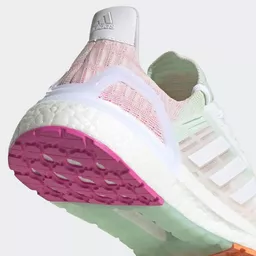 Buty damskie Adidas Ultraboost w różnych kolorach tył Buty damskie Adidas Ultraboost w różnych kolorach tył