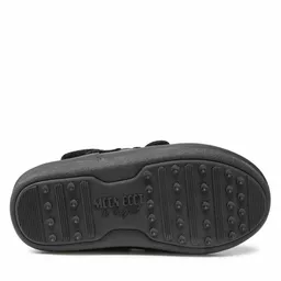 Dobrze zaprojektowana podeszwa Moon Boots zapobiegnie poślizgnięciu Dobrze zaprojektowana podeszwa Moon Boots zapobiegnie poślizgnięciu