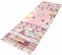 Chodnik do przedpokoju z frędzlami w pastelowych barwach będzie idealny w mieszkaniach boho lub etno Chodnik do przedpokoju z frędzlami w pastelowych barwach będzie idealny w mieszkaniach boho lub etno