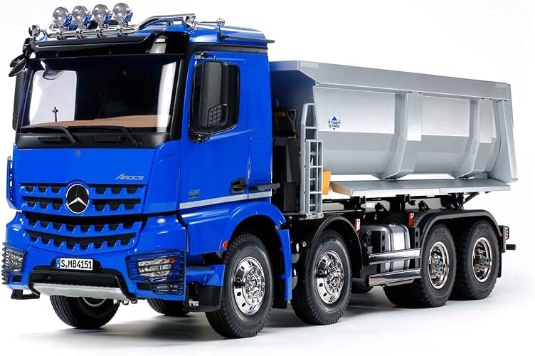 Wywrotka Mercedes Arocs czteroosiowa z niebieską kabiną Wywrotka Mercedes Arocs czteroosiowa z niebieską kabiną