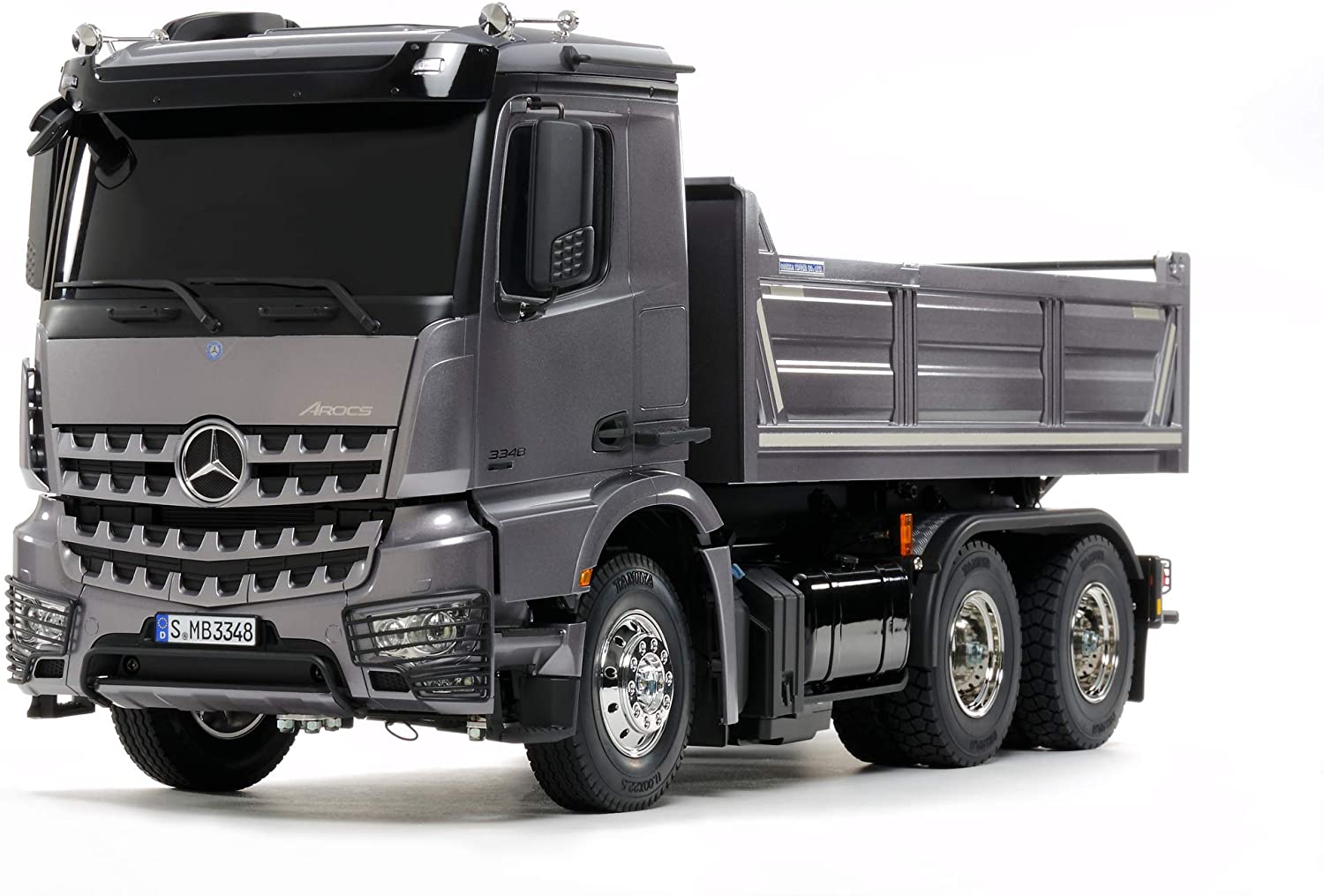 Wywrotka Mercedes Arocs trzyosiowa koloru szarego Wywrotka Mercedes Arocs trzyosiowa koloru szarego