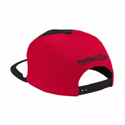 Czapka snapback Mitchell & Ness czerwony widok na tył Czapka snapback Mitchell & Ness czerwony widok na tył