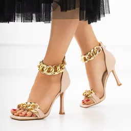 Damskie buty na wesele Ideal Shoes beżowe ze złotym łańcuchem