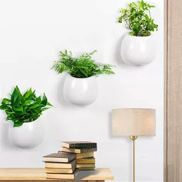 Doniczki ceramiczne wiszące Ecosides białe prezentacja zawieszenia na ścianie Doniczki ceramiczne wiszące Ecosides białe prezentacja zawieszenia na ścianie