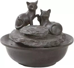 Kamienna fontanna pokojowa przedstawiająca postaci dwóch kotów