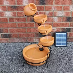 Fontanna solarna z brązowych mis Fontanna solarna z brązowych mis