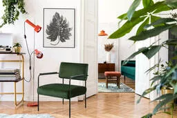 Fotel w stylu retro na cienkich czarnych nóżkach Fotel w stylu retro na cienkich czarnych nóżkach