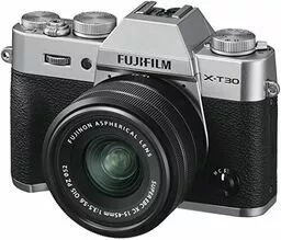 Aparat Fujifilm X T30 z obiektywem prawy przód