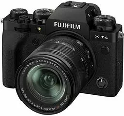 Aparat Fujifilm X T4 z obiektywem prawy przód Aparat Fujifilm X T4 z obiektywem prawy przód