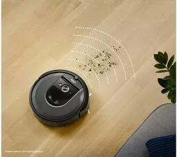 iRobot Roomba i7 czarny prezentacja wykrywania piachu przez robota w czasie jazdy pomieszczeniu