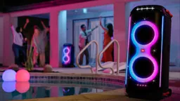 Głośnik JBL PartyBox 710 prezentacja ustawienia na zewnątrz Głośnik JBL PartyBox 710 prezentacja ustawienia na zewnątrz