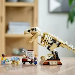 Wśród zabawek z dinozaurami nie mogło zabraknąć klocków LEGO Wśród zabawek z dinozaurami nie mogło zabraknąć klocków LEGO