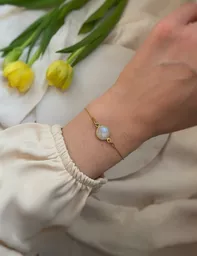 Bransoletka Sara Fratczak złota z kamieniem księżycowym Bransoletka Sara Fratczak złota z kamieniem księżycowym