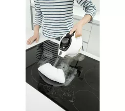 Karcher SC 1 EasyFix Premium 1 516 375 0 biały, prezentacja mopa na płycie indukcyjnej Karcher SC 1 EasyFix Premium 1 516 375 0 biały, prezentacja mopa na płycie indukcyjnej