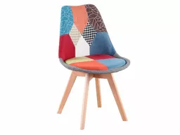 Krzesło skandynawskie we wzór w stylu "patchwork" Krzesło skandynawskie we wzór w stylu "patchwork"