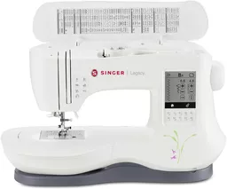Maszyna do szycia Singer Legacy C440 komputerowa przód widok na maszynę z otwartą pokrywą Maszyna do szycia Singer Legacy C440 komputerowa przód widok na maszynę z otwartą pokrywą