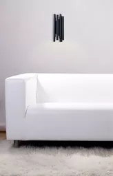Lampa ścienna Maxlight czarna typu tuba widok na lampę nad sofą Lampa ścienna Maxlight czarna typu tuba widok na lampę nad sofą