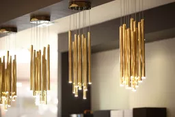 Lampa wisząca Maxlight złota prezentacja zawieszenia Lampa wisząca Maxlight złota prezentacja zawieszenia