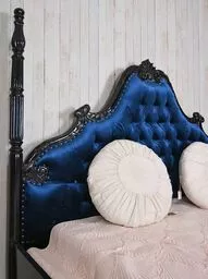 Piękna tapicerowane łóżko w stylu ludwikowskim
