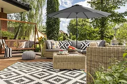 Parasol ogrodowy stworzy doskonałe połączenie z ogrodową sofą Parasol ogrodowy stworzy doskonałe połączenie z ogrodową sofą