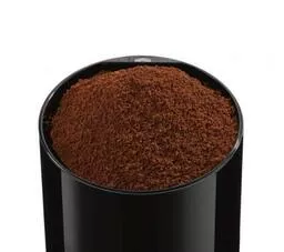 Młynek do kawy Bosch TSM6A013B czarny prezentacja zmielonej kawy w pojemniku