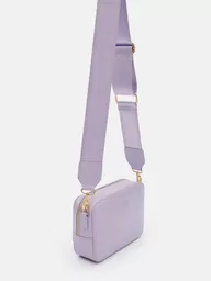 Torebka typu crossbody w modnym fioletowym kolorze Torebka typu crossbody w modnym fioletowym kolorze