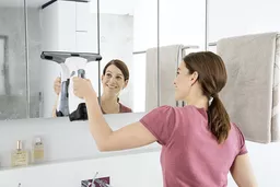 Kärcher WV 5 Premium Home Line - przykładowe użycie podczas mycia luster Kärcher WV 5 Premium Home Line - przykładowe użycie podczas mycia luster