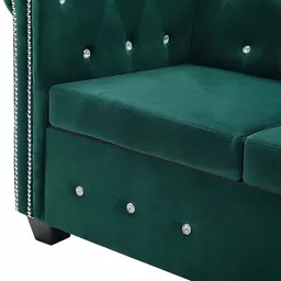 Narożnik Elior w stylu Chesterfield w kolorze butelkowej zieleni zbliżenie na pikowanie Narożnik Elior w stylu Chesterfield w kolorze butelkowej zieleni zbliżenie na pikowanie