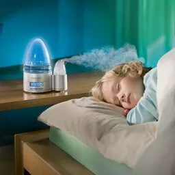 Ultradźwiękowy nawilżacz powietrza w pokoju dziecięcym