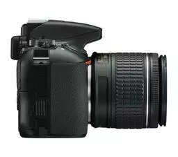 Aparat Nikon D3500 z prawej strony