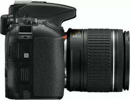 Aparat Nikon D5600 z prawej strony