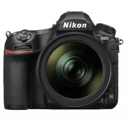 Lustrzanka Nikon D850 z obiektywem