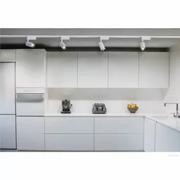 Lampa sufitowa Nowodvorski metalowa biała prezentacja w kuchni